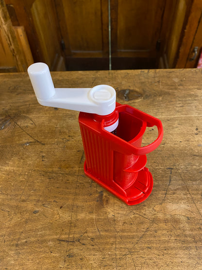 Grattuggia a manovella in plastica