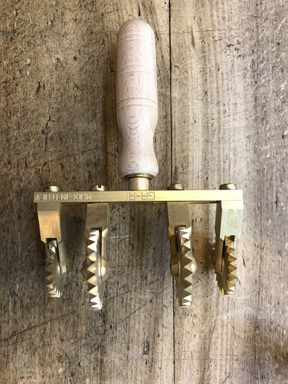 4-way adjustable festooned yoke 