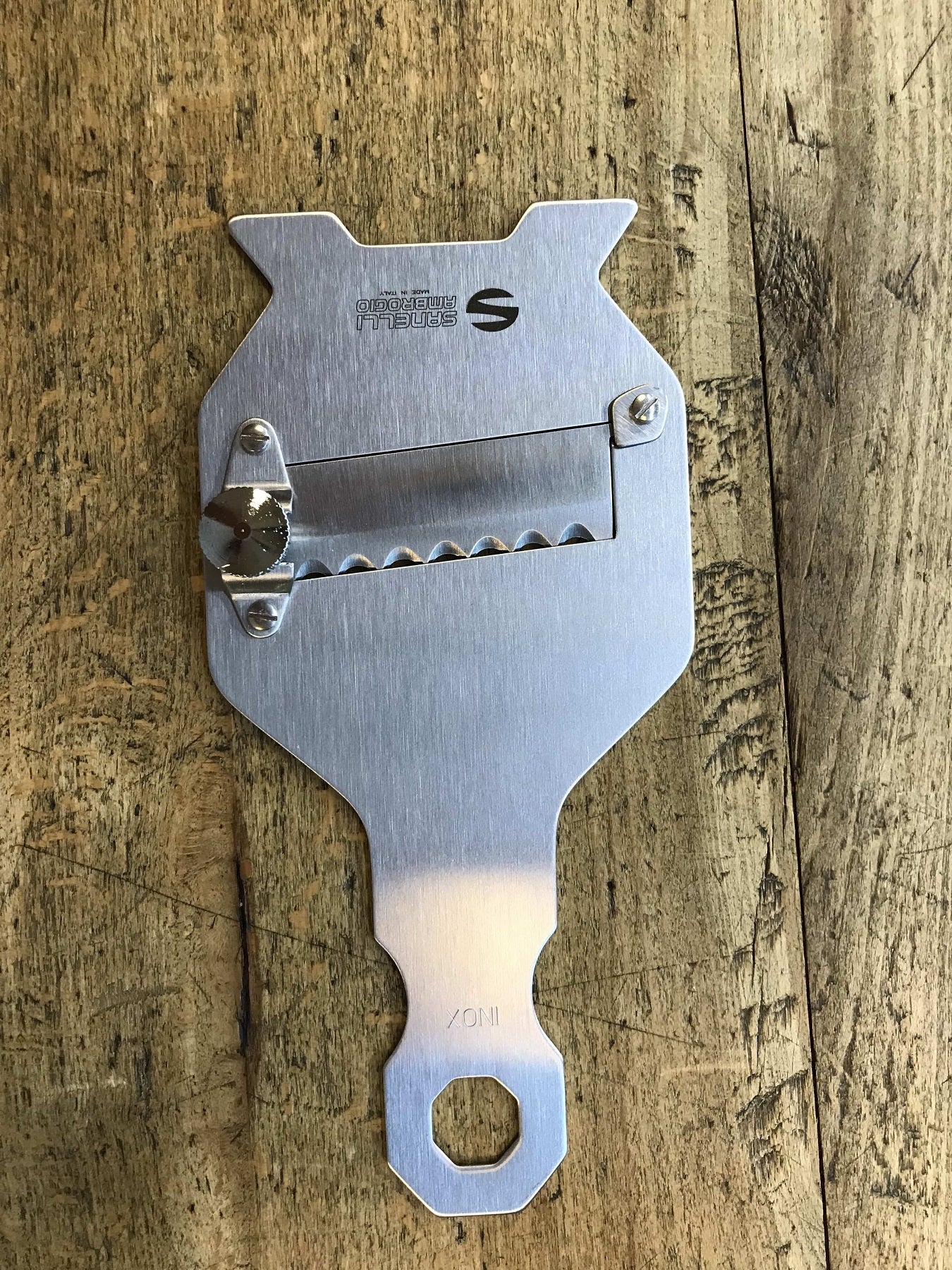 Affettatartufo in acciaio inox con lama ondulata