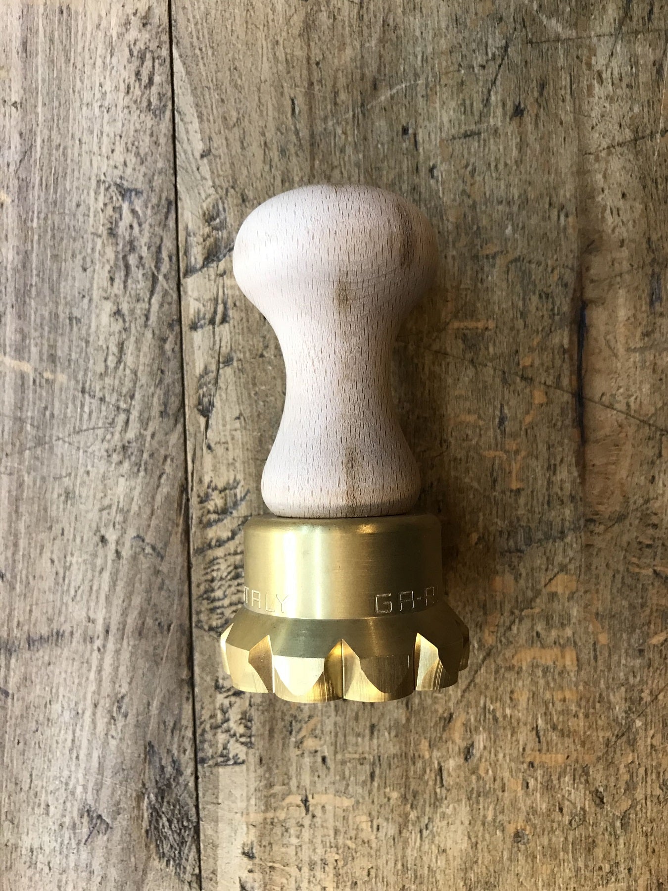 Flower-shaped ravioli mold