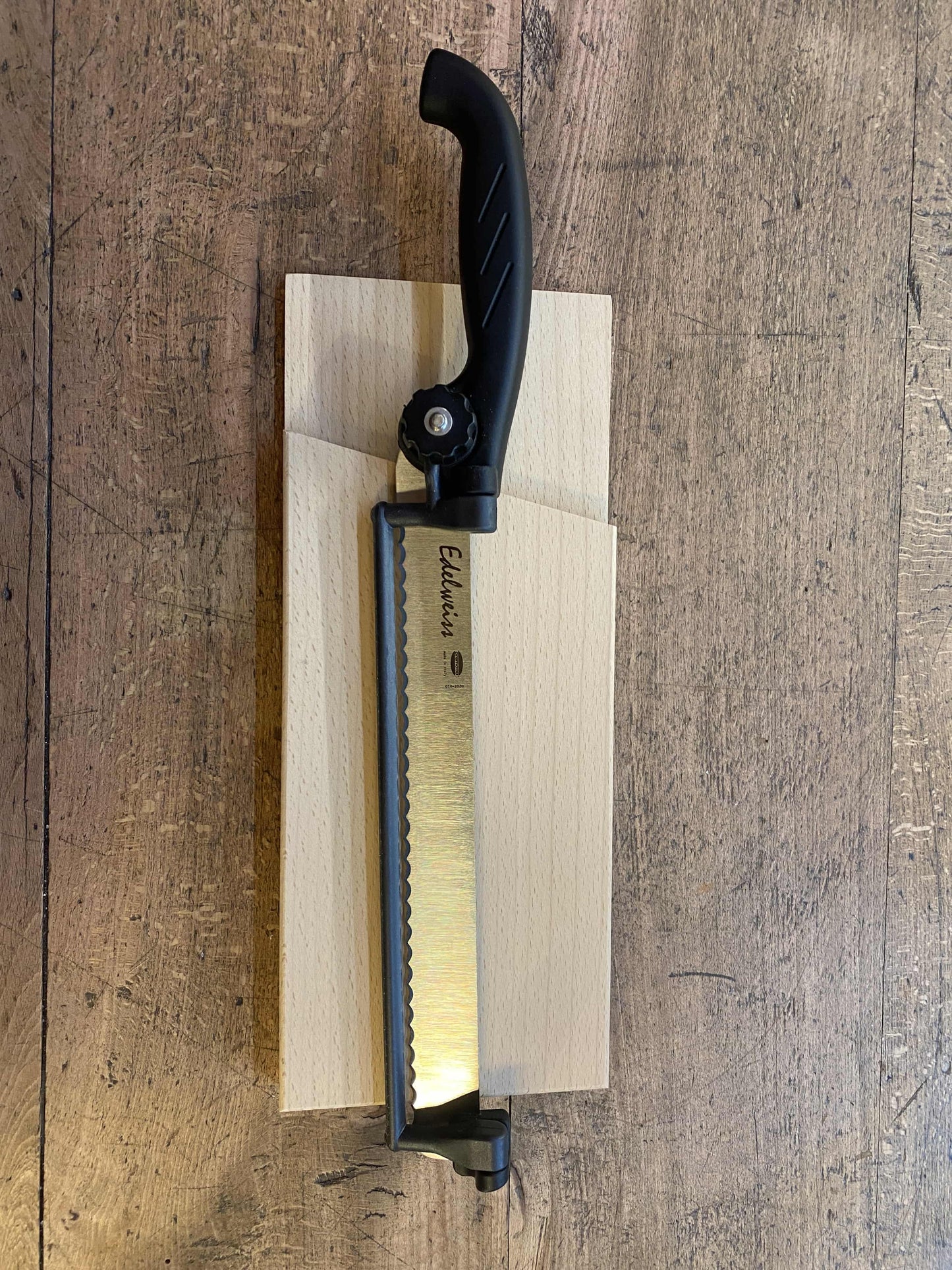 Coltello regolabile per affettare