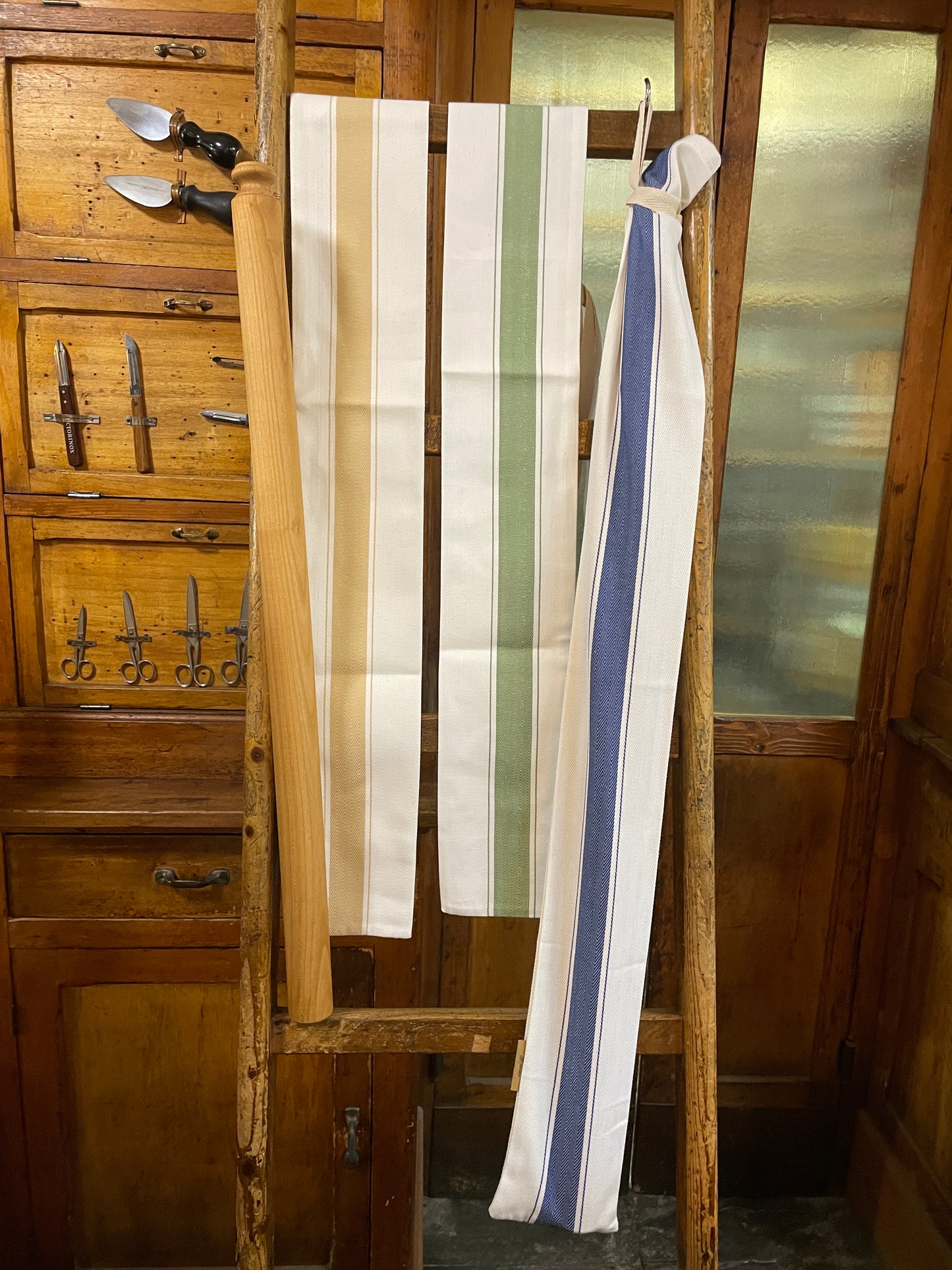 Linen rolling pin holder