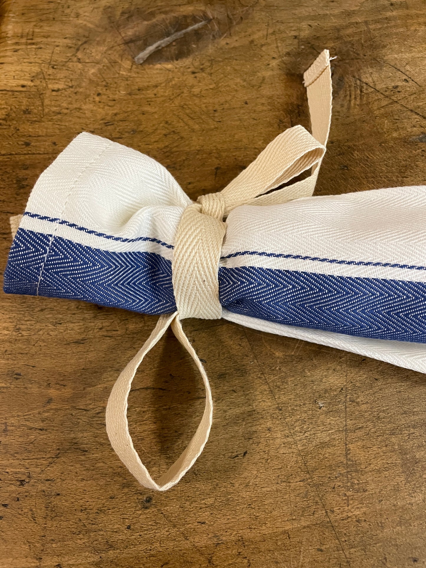 Linen rolling pin holder