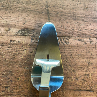 Cake server with ejector