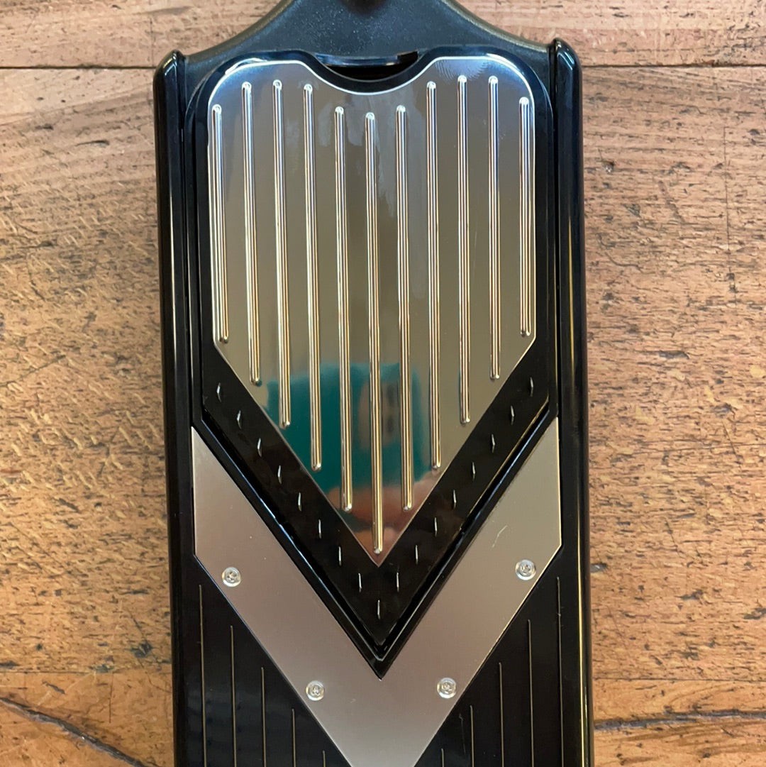 Mandolin with V-blade