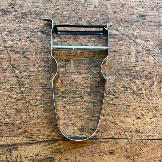 Castor potato peeler
