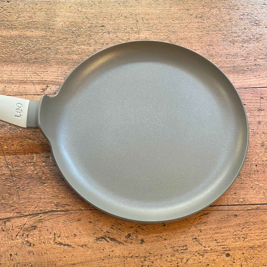 Pan for crepes