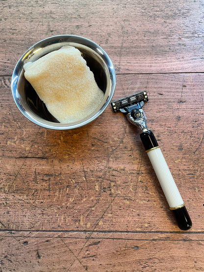 Rasoio con manico artigianale