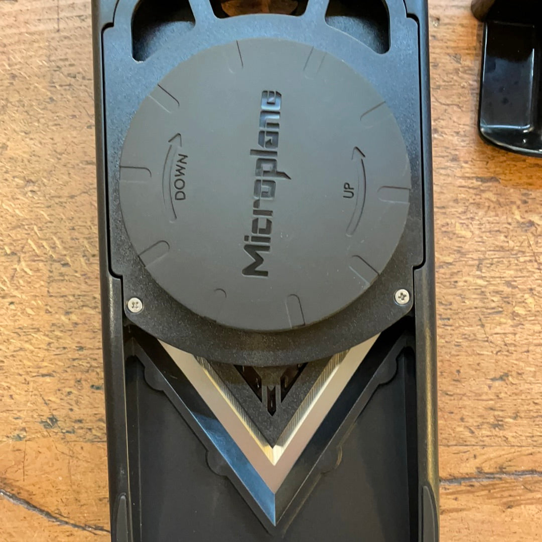 Mandolin with V-blade