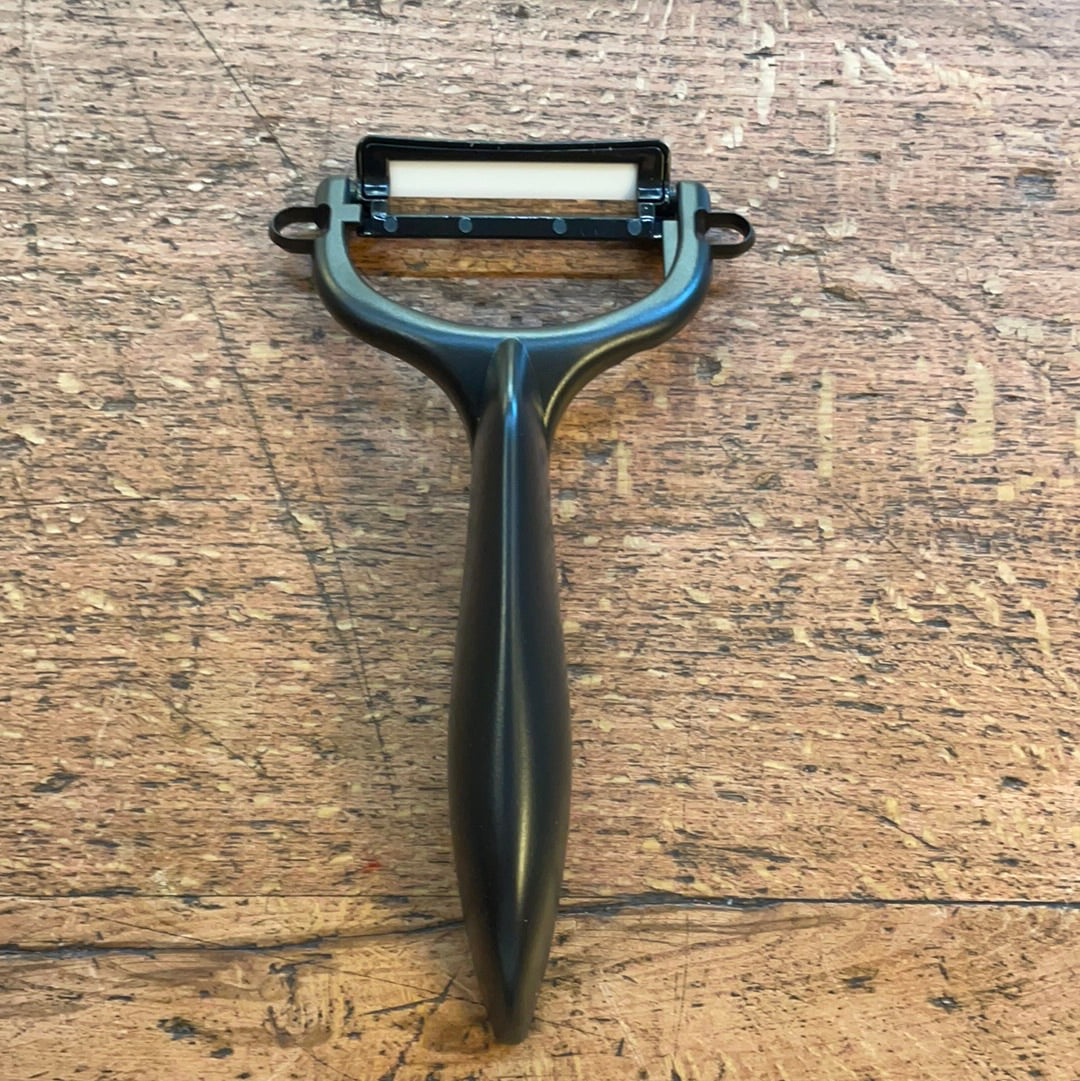 Ceramic vegetable peeler