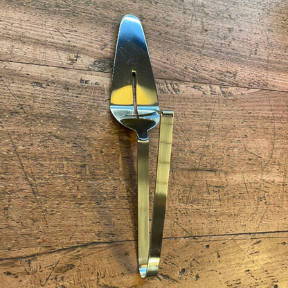 Cake server with ejector