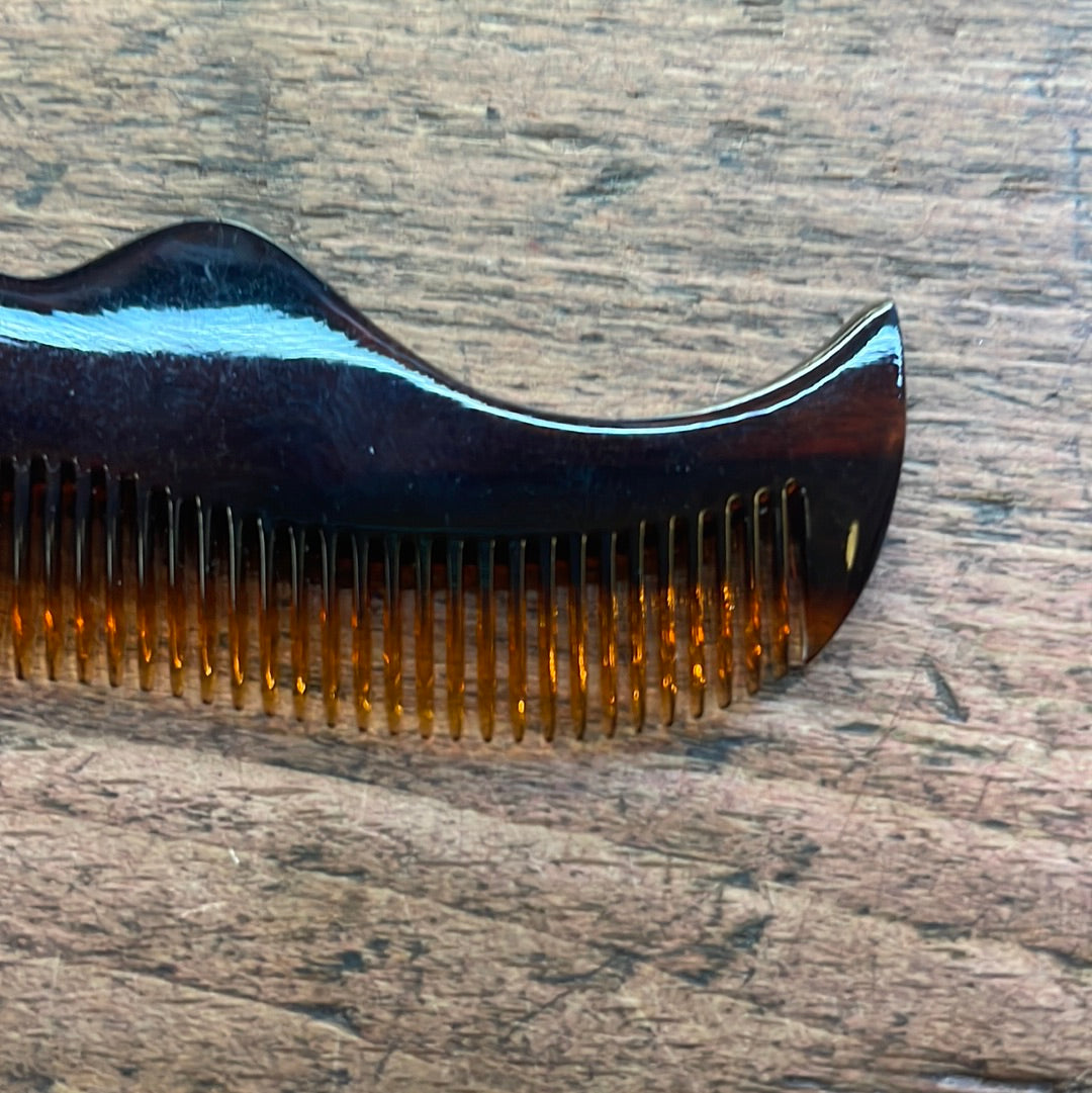 Pettine baffi