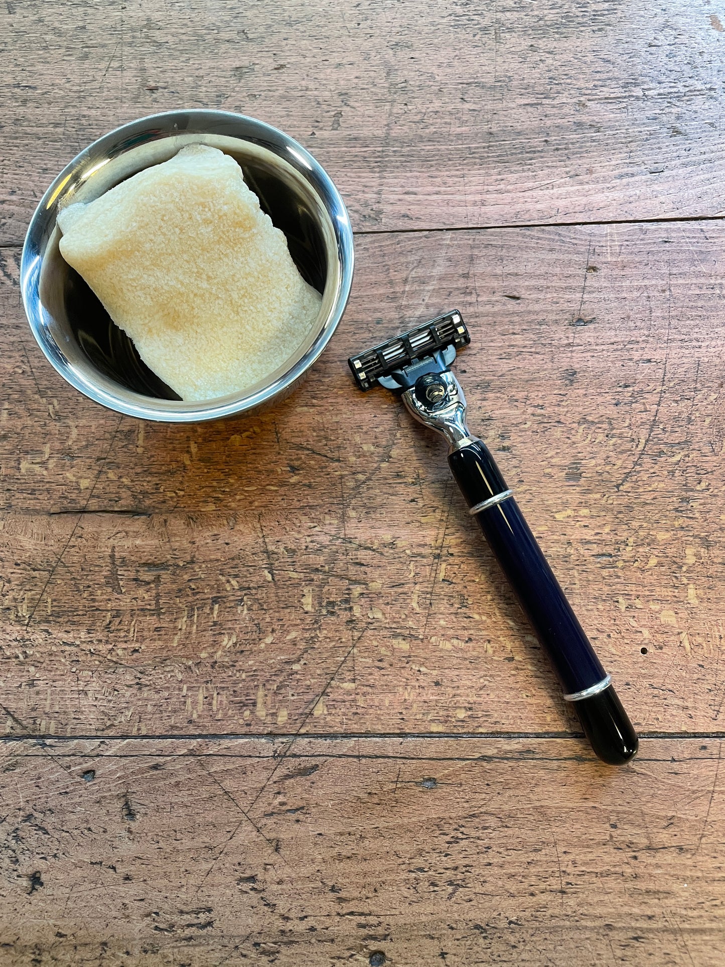 Rasoio con manico artigianale