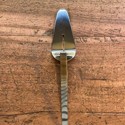 Cake server with ejector