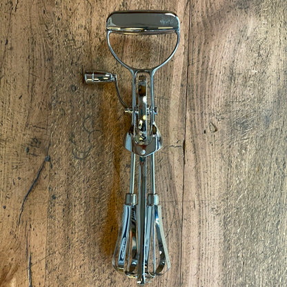 Hand-cranked whisk