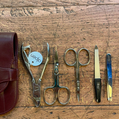 Set manicure