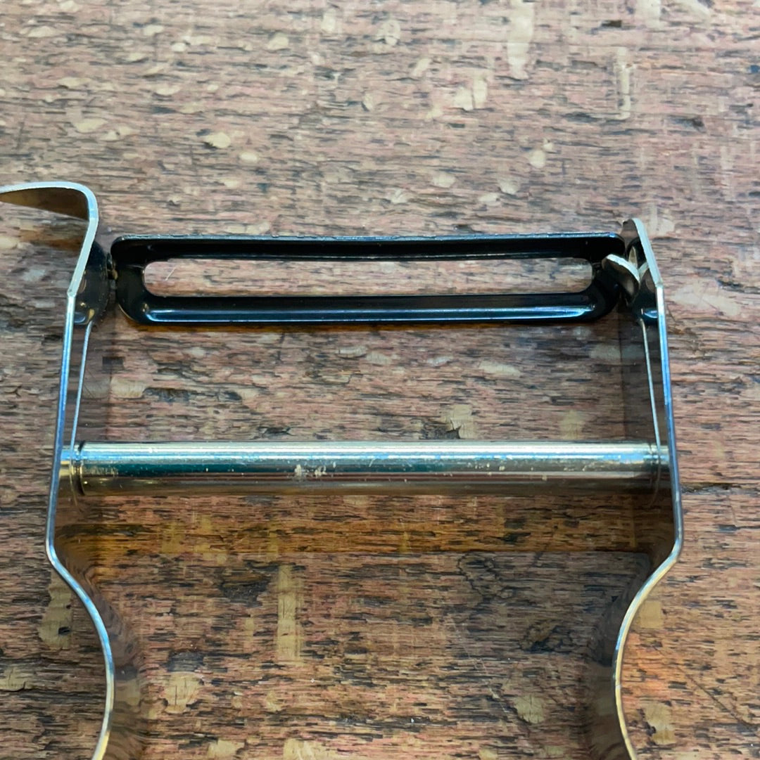 Castor potato peeler