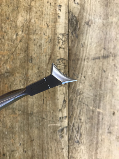 Crescent nail nippers